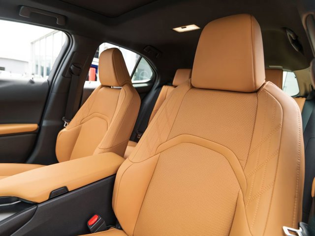 2026 Lexus UX Hybrid 300h Premium - Photo 6
