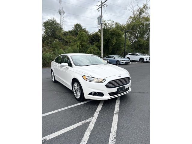 2015 Ford Fusion SE photo 2