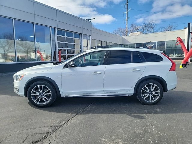 Used 2018 Volvo V60 Base with VIN YV440MWK0J2059585 for sale in Glendale, WI