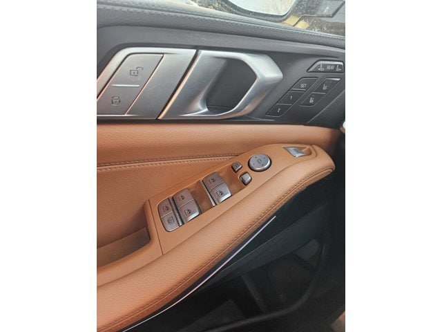 2022 BMW X7 40i's photo