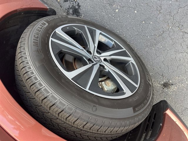 2023 Lexus RX 350h Luxury photo 2