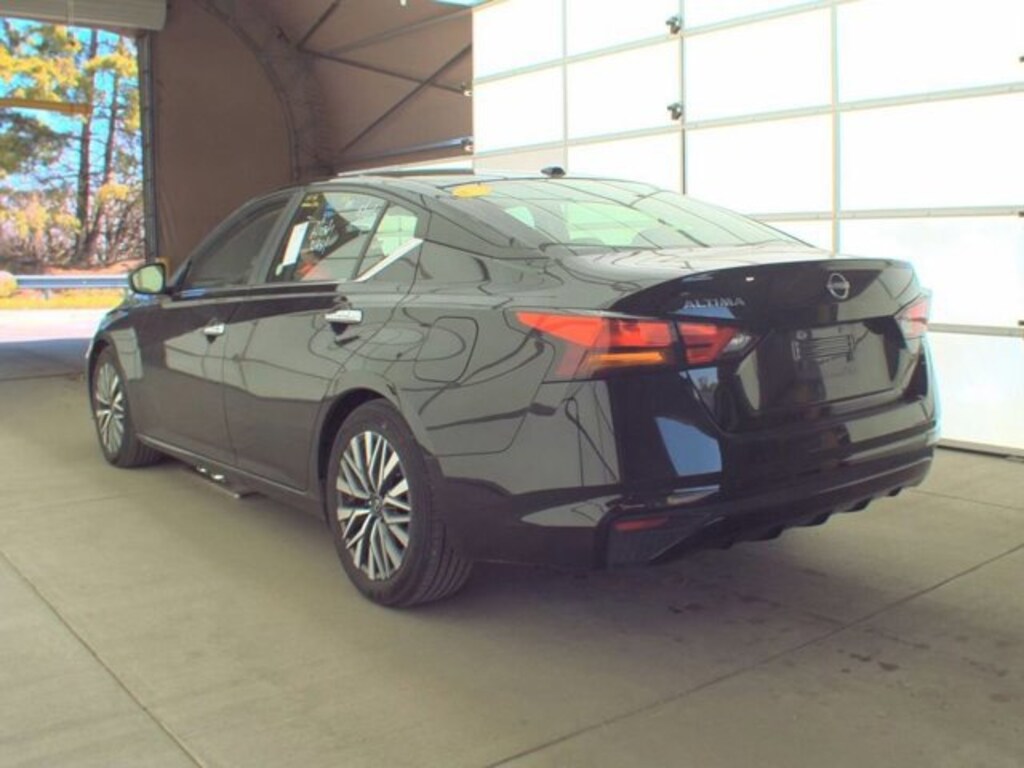 Used 2025 Nissan Altima SV Sedan