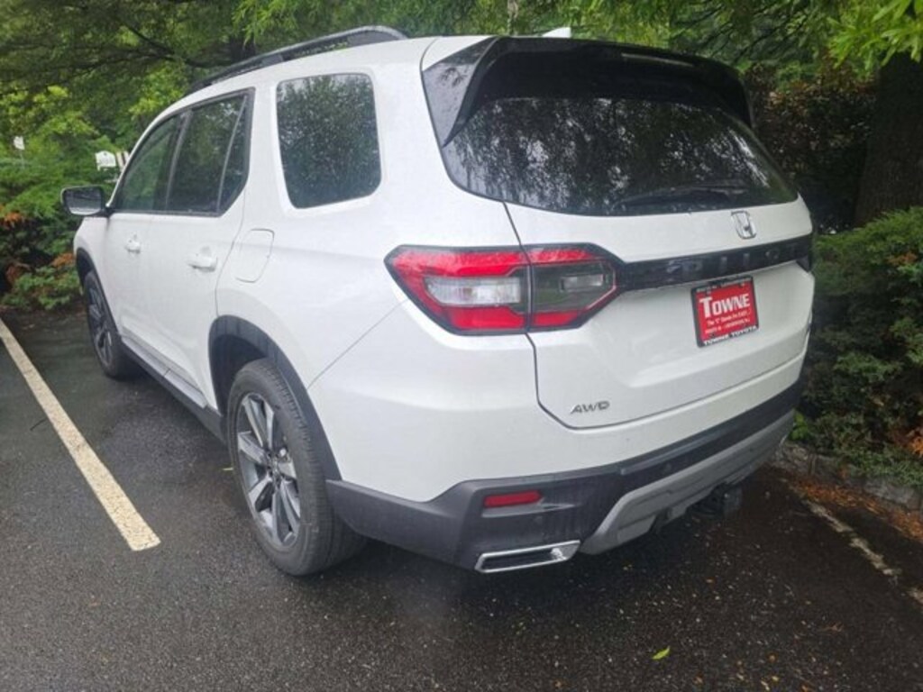Used 2025 Honda Pilot Touring SUV