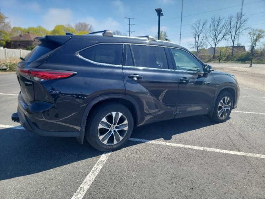 Used 2021 Toyota Highlander Hybrid XLE SUV