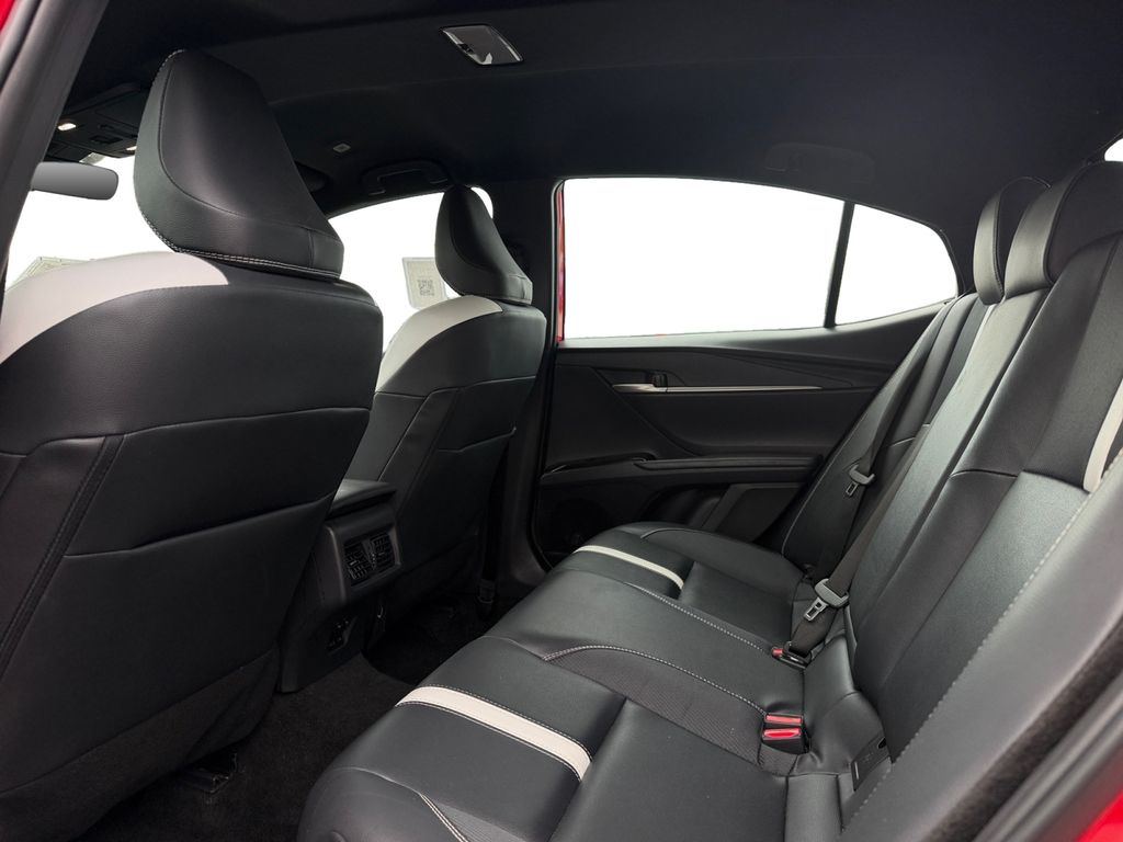 2025 Toyota Camry SE - Photo 13