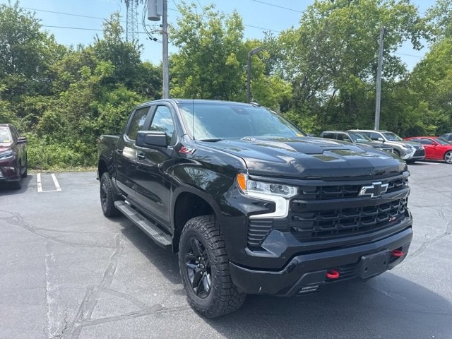 Used 2024 Chevrolet Silverado 1500 LT Trail Boss with VIN 3GCUDFEL6RG385438 for sale in Milwaukee, WI