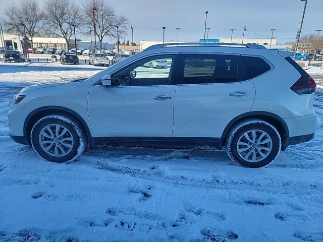Used 2018 Nissan Rogue SV with VIN 5N1AT2MV8JC819007 for sale in Glendale, WI
