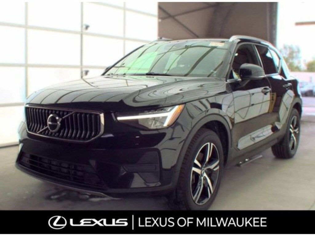 Used 2024 Volvo XC40 B5 Core SUV