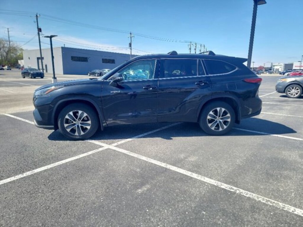 Used 2021 Toyota Highlander Hybrid XLE SUV