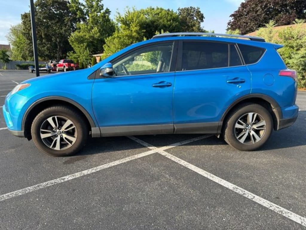 Used 2017 Toyota RAV4 XLE SUV