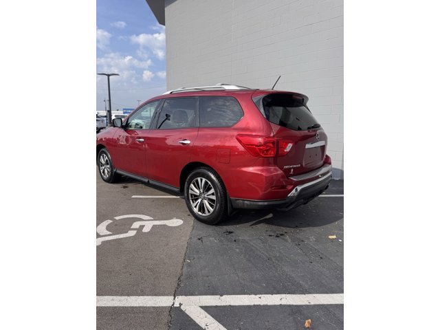 2017 Nissan Pathfinder SL photo 3