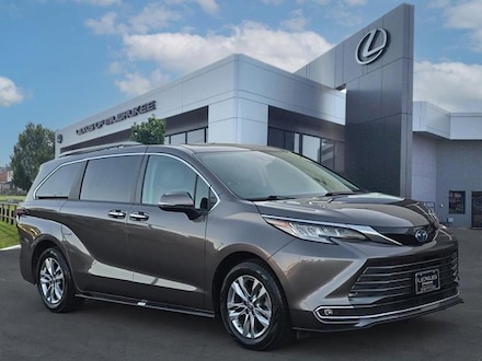 2024 Toyota Sienna Limited Van Passenger Van