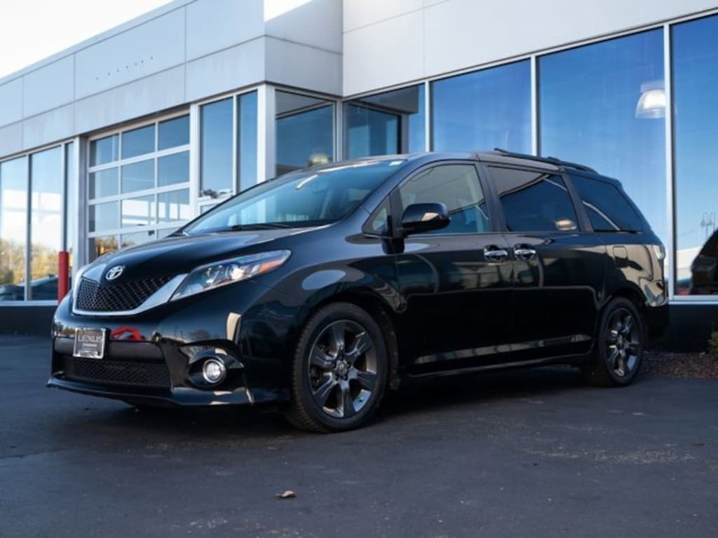 Used 2016 Toyota Sienna SE Premium Van