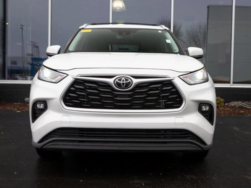 Used 2023 Toyota Highlander L SUV