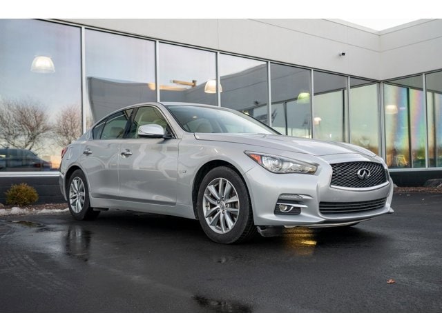 2015 INFINITI Q50 Premium's photo