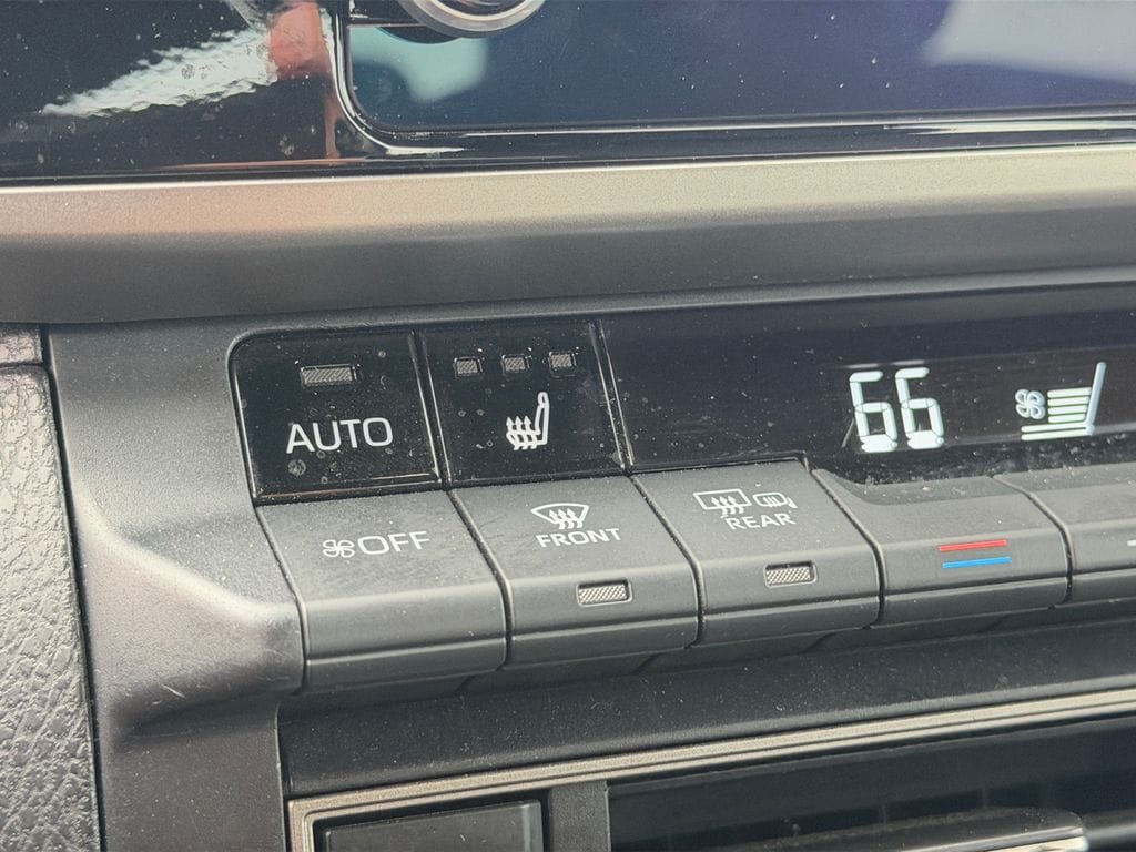 2025 Toyota Camry SE - Photo 17