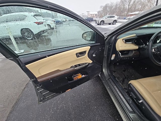 2013 Toyota Avalon Hybrid Limited photo 2