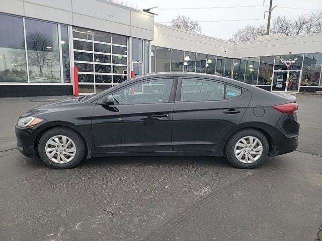 Used 2017 Hyundai Elantra SE with VIN KMHD74LF0HU378856 for sale in Glendale, WI