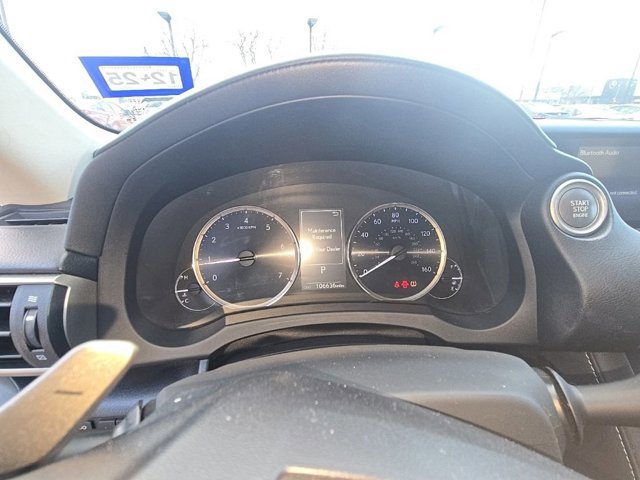 2017 Lexus IS 200t photo 4