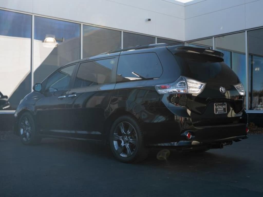 Used 2016 Toyota Sienna SE Premium Van