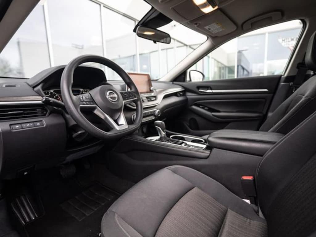 Used 2023 Nissan Altima 2.5 SV Sedan