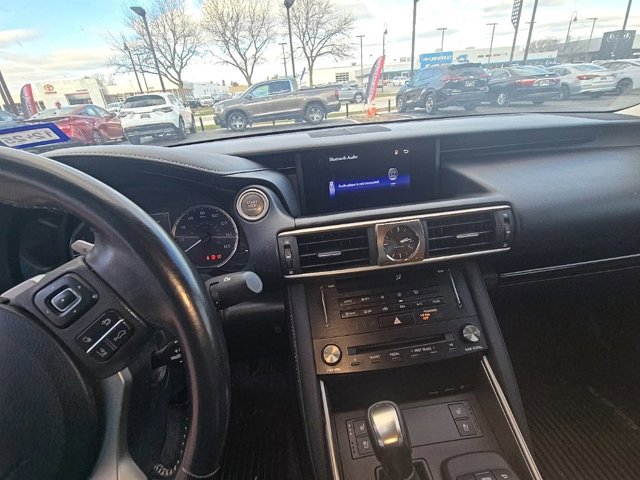 2017 Lexus IS 200t photo 3