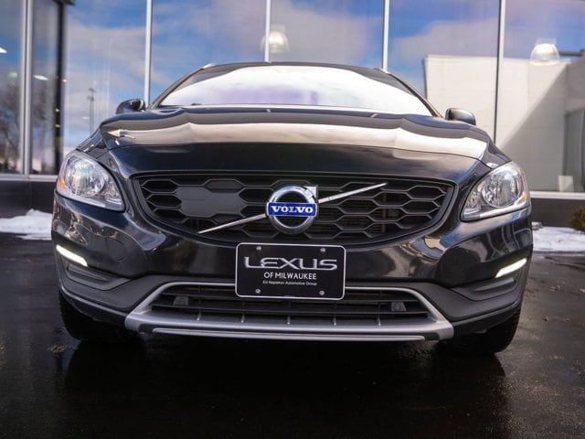 Used 2018 Volvo V60 Base with VIN YV440MWK7J2053346 for sale in Glendale, WI