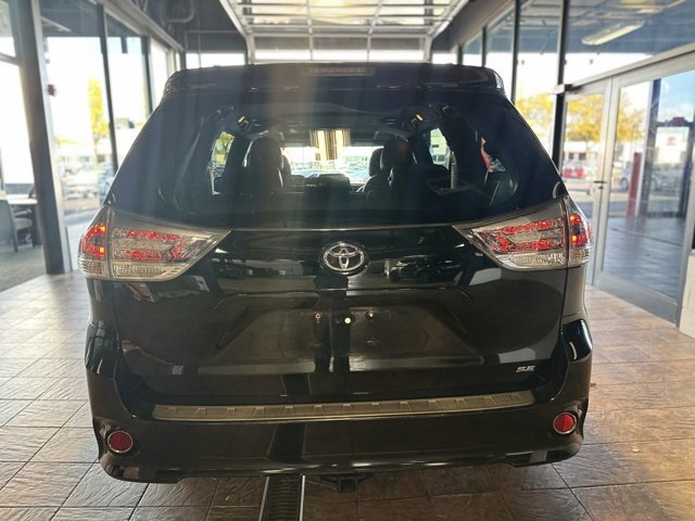 2016 Toyota Sienna SE Premium photo 4