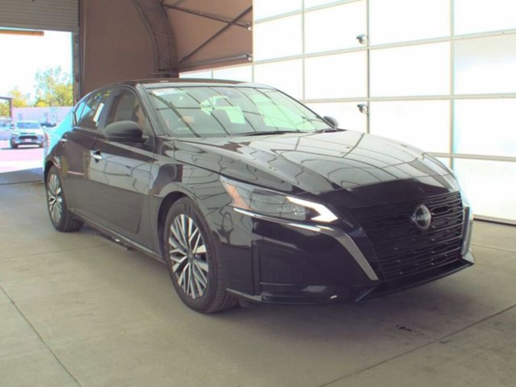 Used 2025 Nissan Altima SV Sedan