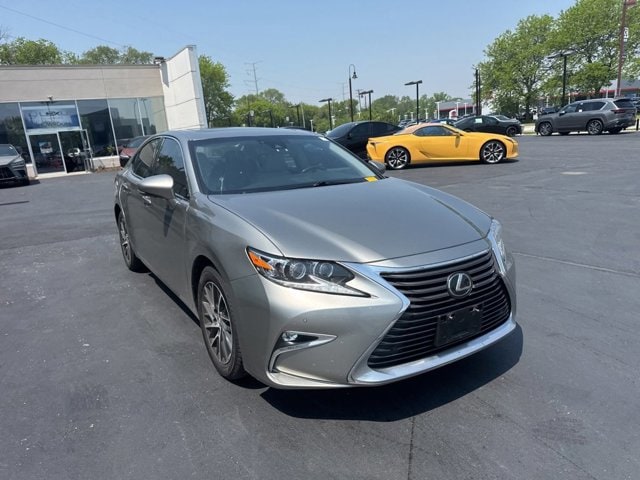 Used 2018 Lexus ES 350 with VIN 58ABK1GG7JU095781 for sale in Milwaukee, WI