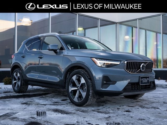 2023 Volvo XC40 Plus's photo
