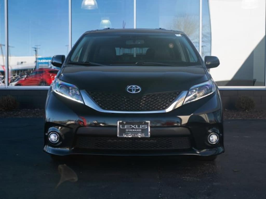 Used 2016 Toyota Sienna SE Premium Van