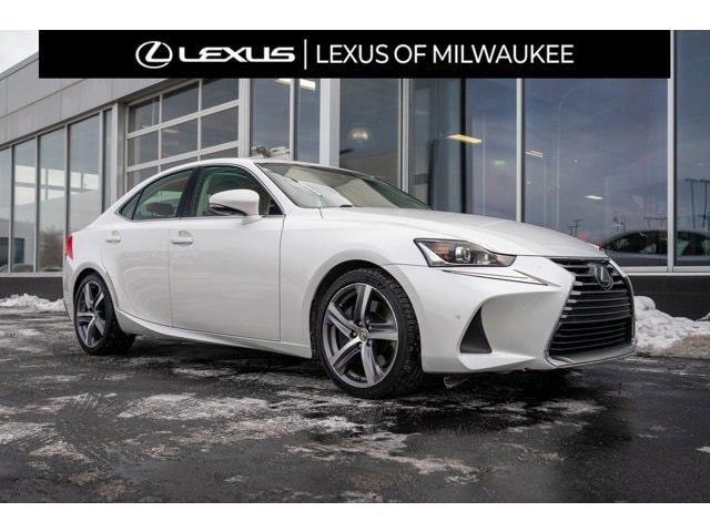 2017 Lexus IS Base's photo