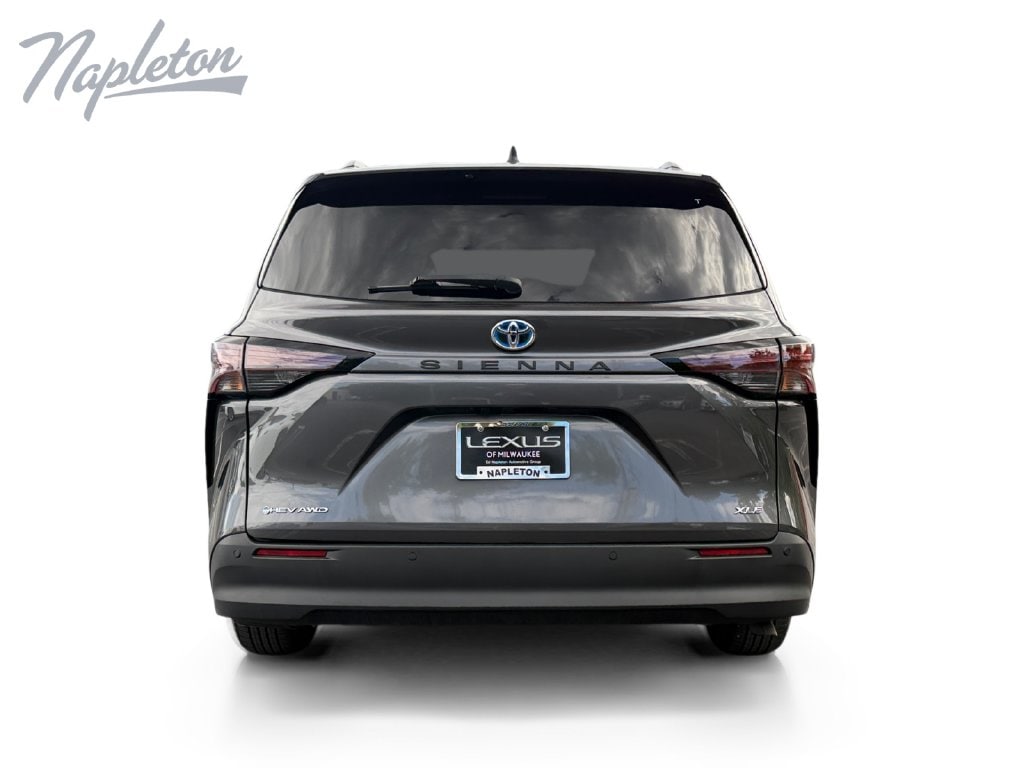 Used 2025 Toyota Sienna XLE Minivan/Van