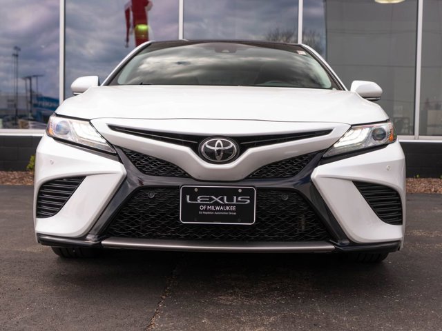 Used 2018 Toyota Camry XSE with VIN 4T1B61HK6JU030449 for sale in Glendale, WI