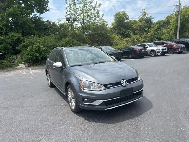 Used 2017 Volkswagen Golf Alltrack Alltrack SE with VIN 3VWH17AU5HM519027 for sale in Milwaukee, WI