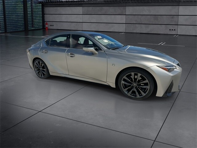 2023 Lexus IS 350 F SPORT photo 2