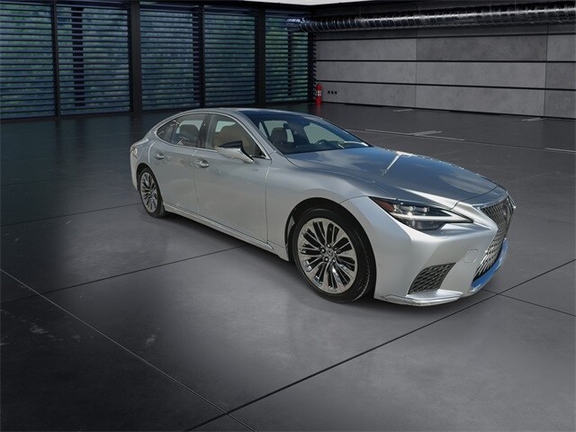 2022 Lexus LS 500 photo 2
