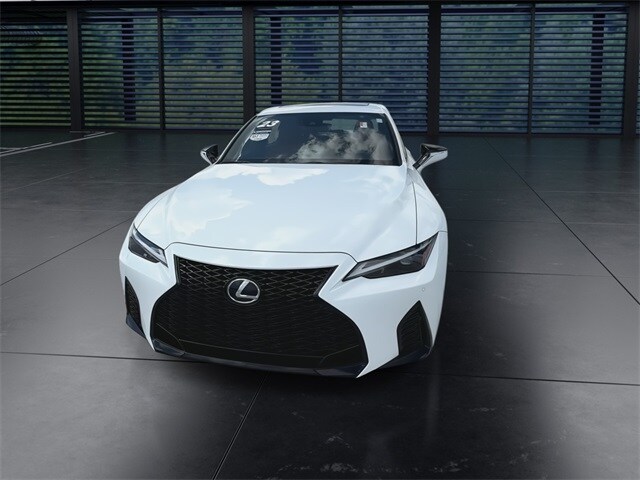 2023 Lexus IS 350 F SPORT photo 3