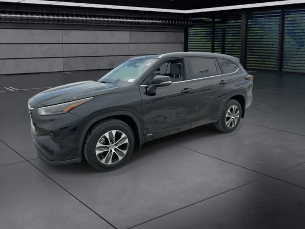 Used 2026 Toyota Highlander Hybrid XLE SUV