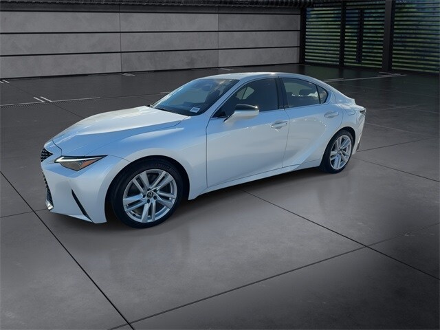 2024 Lexus IS 300 photo 4
