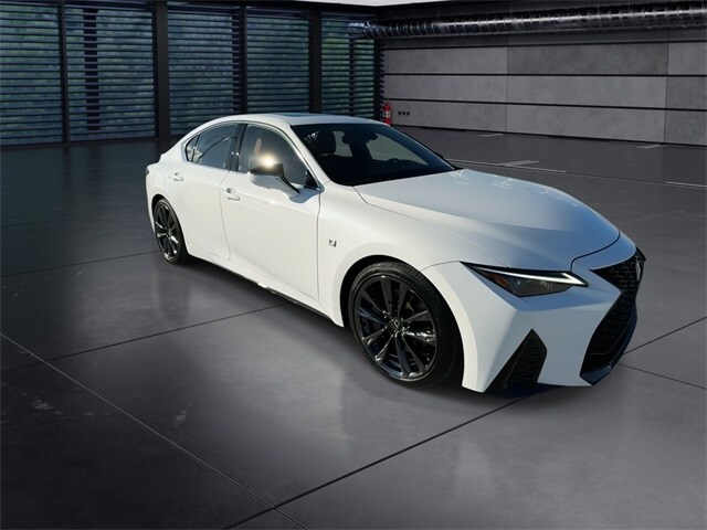 2023 Lexus IS 350 F SPORT photo 2
