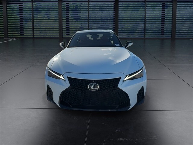 2023 Lexus IS 350 F SPORT photo 3