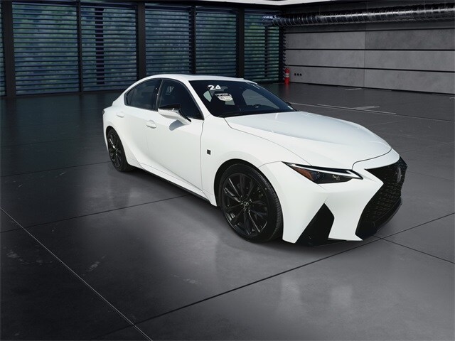 2024 Lexus IS 350 F SPORT photo 2