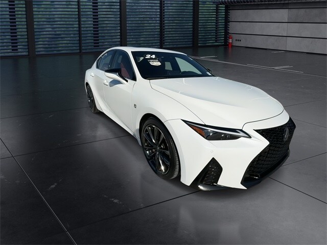 2024 Lexus IS 300 F SPORT photo 2