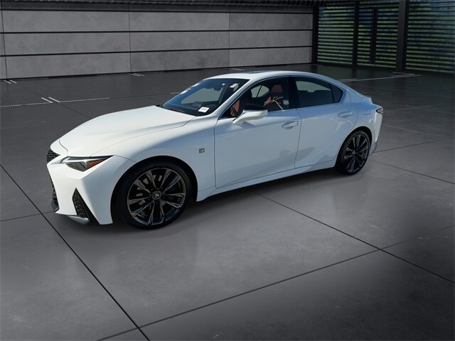 2024 Lexus IS 300 F SPORT photo 4