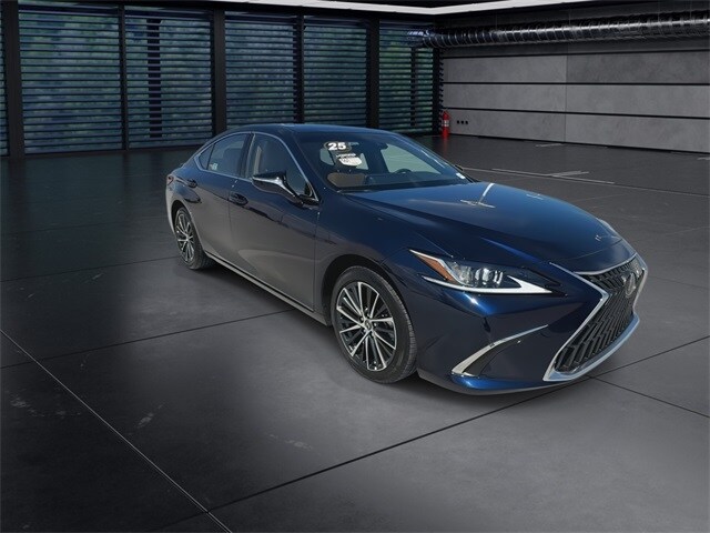 2025 Lexus ES 300h Premium photo 2