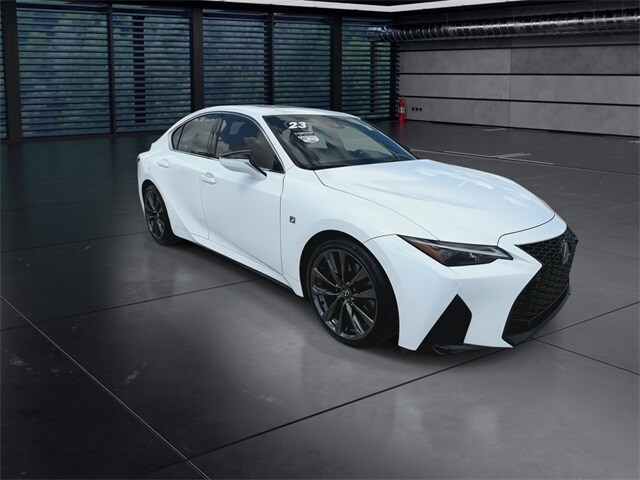 2023 Lexus IS 350 F SPORT photo 2
