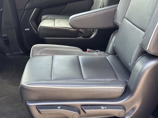 2025 Chevrolet Suburban Premier - Photo 17