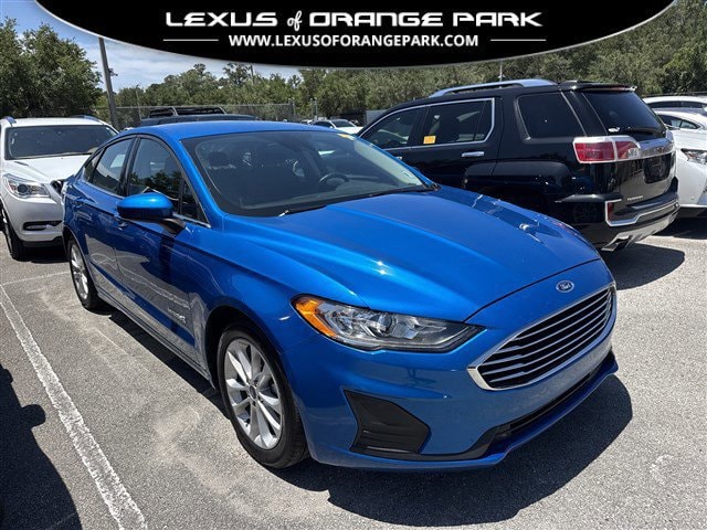 2019 Ford Fusion SE's photo